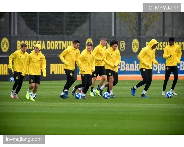 多特蒙德发布赛前海报，球员化身杰森备战万圣夜联赛